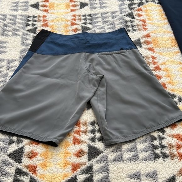 Hobie Men’s size 32 Board shirts. Gray, Blue, and black. Gently worn. - Picture 7 of 8